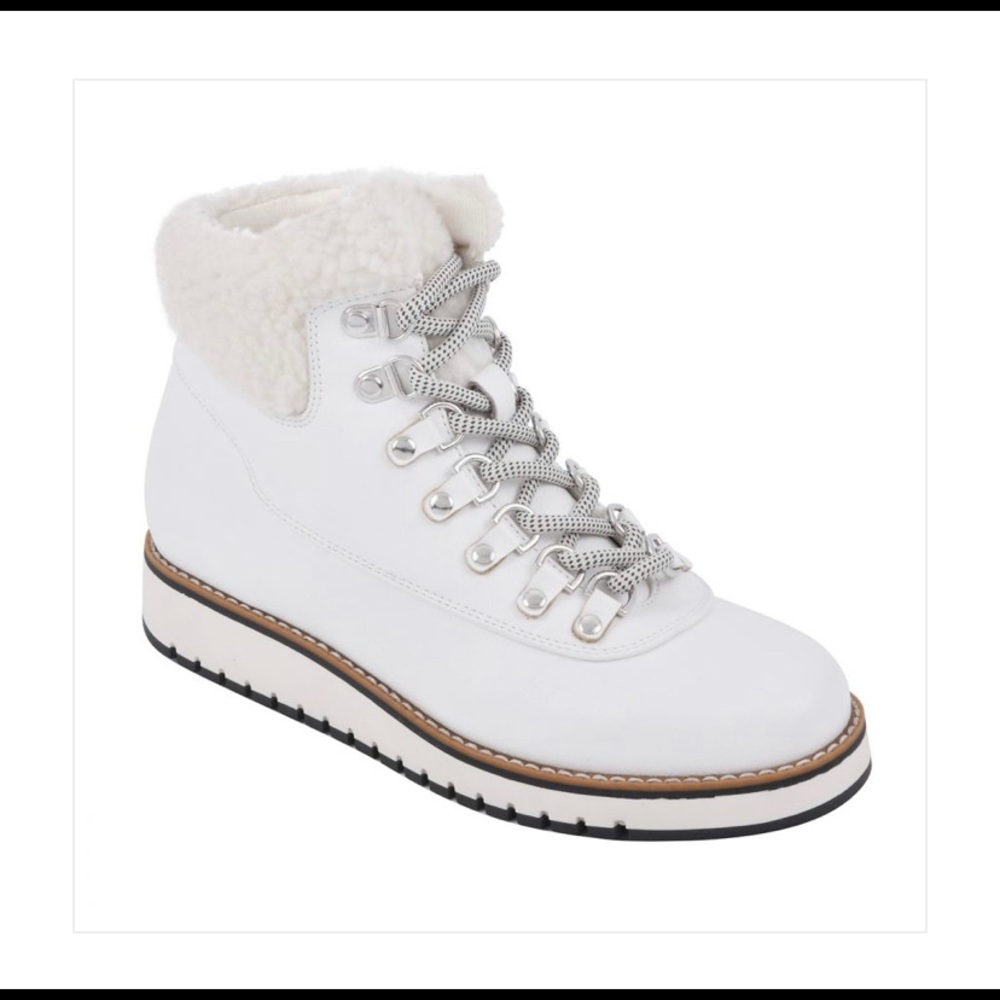 White Mountain Shoes, Cozy Bootie, Lace up hiker boot, Size 8.5, White